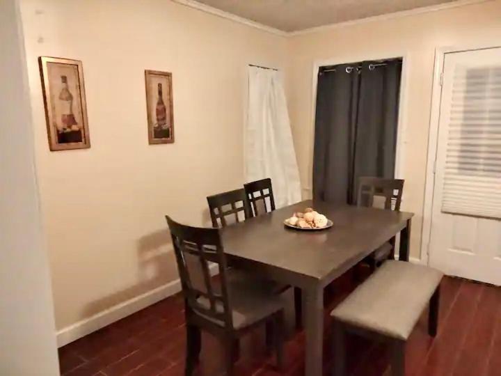 3 Bed 2 Bath House, Quiet & Downtown Smart Tvs In All Rooms, Whole House To Yourself Χάβελοκ Εξωτερικό φωτογραφία